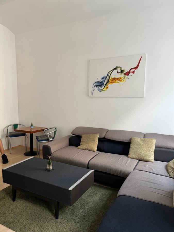 Apartment Magic Moment *